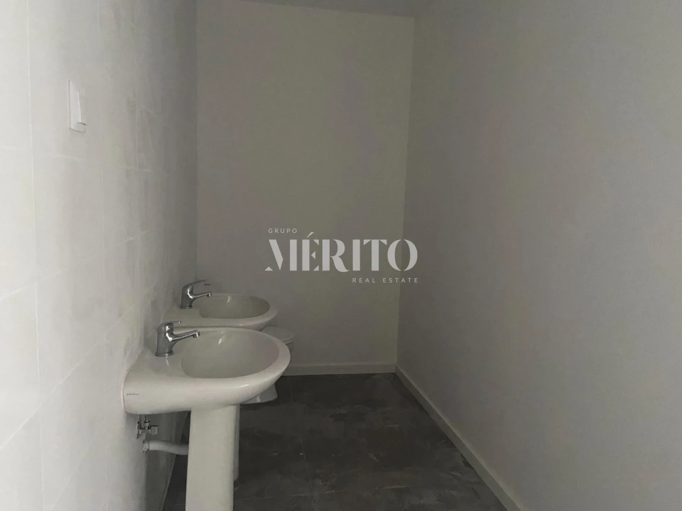 Armazém para Arrendamento em Arnoso (Santa Maria e Santa Eulália) e Sezures Foto 18