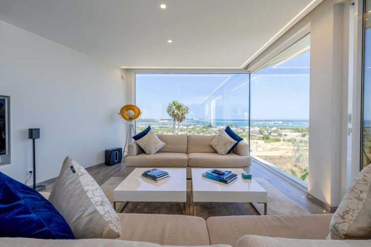 Moradia T4 para Venda em Odiaxere Foto 4