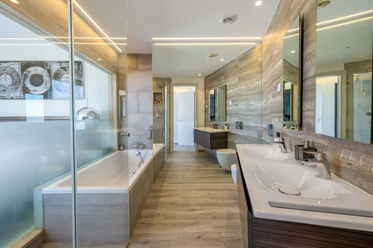 Moradia T4 para Venda em Odiaxere Foto 41