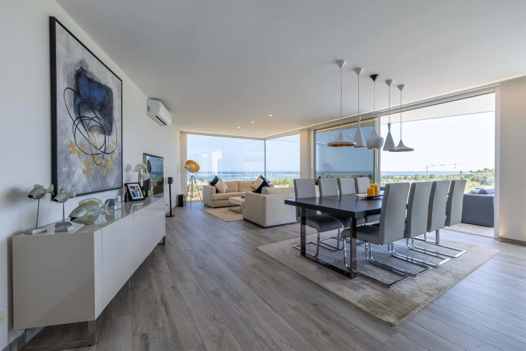 Moradia T4 para Venda em Odiaxere Foto 5