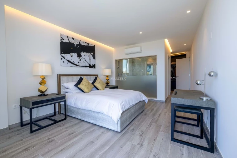 Moradia T4 para Venda em Odiaxere Foto 28