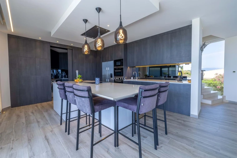 Moradia T4 para Venda em Odiaxere Foto 9