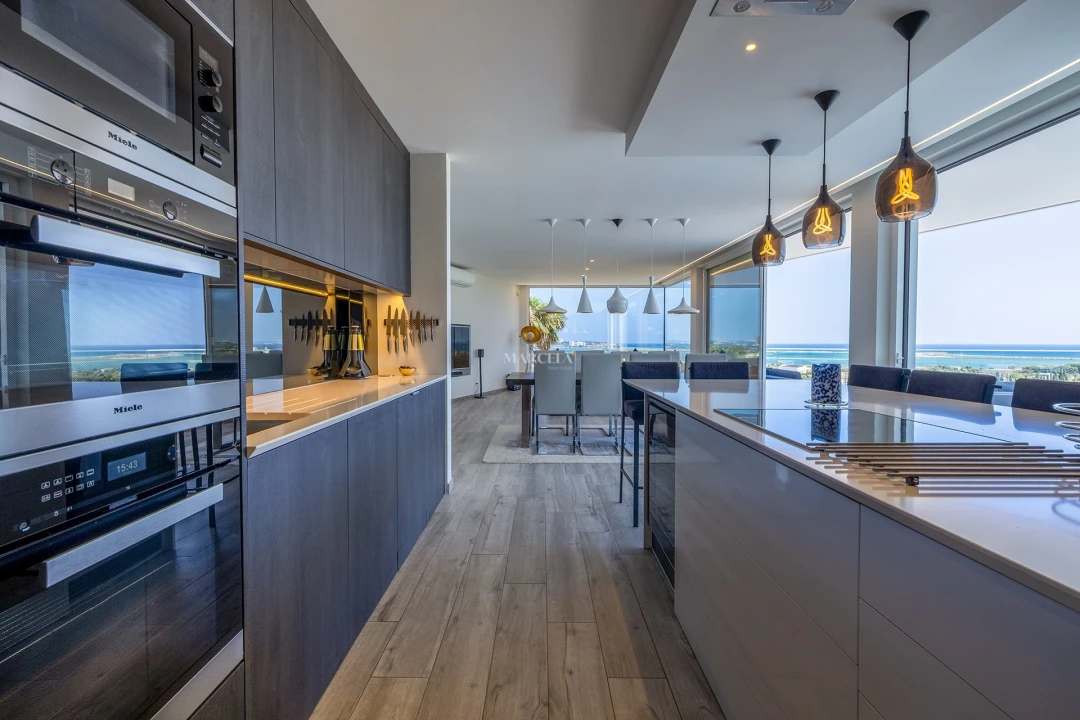 Moradia T4 para Venda em Odiaxere Foto 14