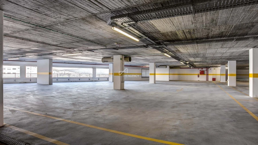 Garagem para Venda em Carnaxide e Queijas Foto 3