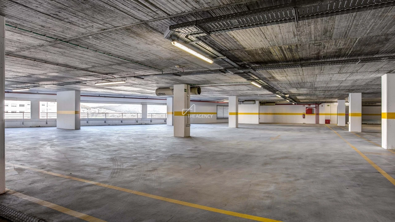 Garagem para Venda em Carnaxide e Queijas Foto 3