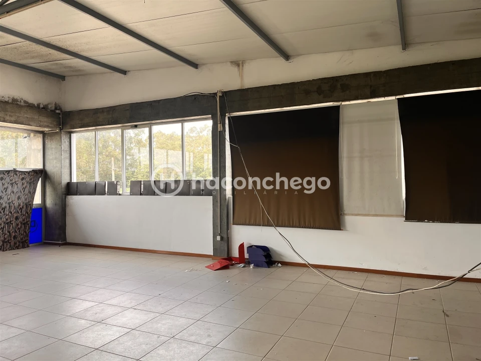 Armazém para Arrendamento em Manhente Foto 3