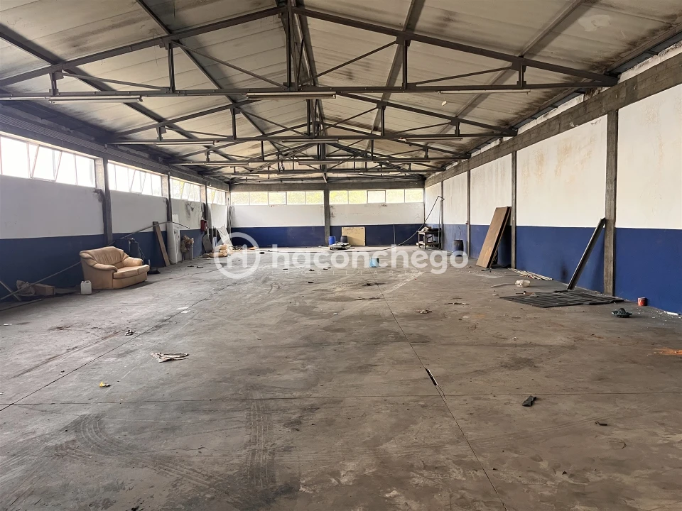 Armazém para Arrendamento em Manhente Foto 7