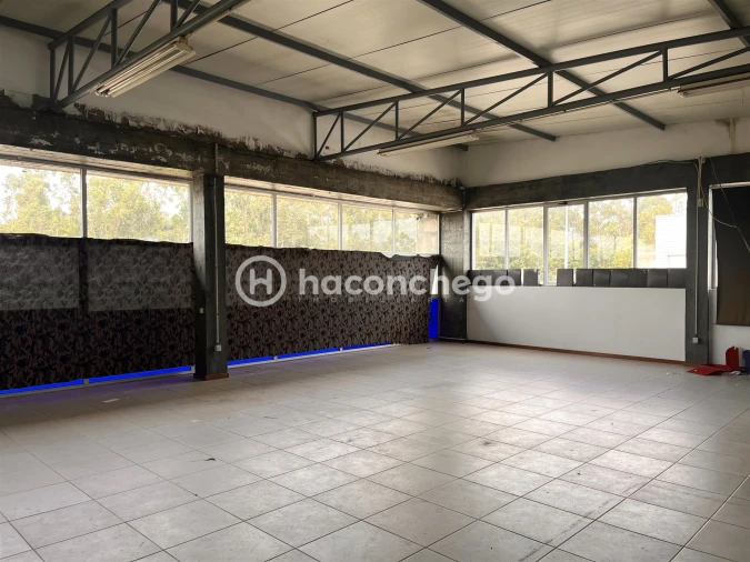 Armazém para Arrendamento em Manhente Foto 4