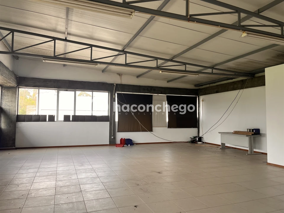 Armazém para Arrendamento em Manhente Foto 1
