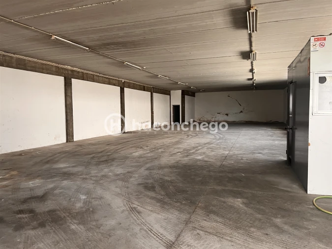 Armazém para Arrendamento em Manhente Foto 2