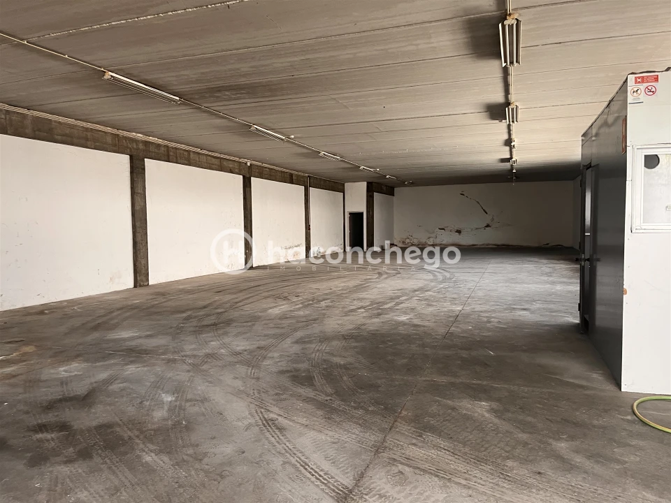 Armazém para Arrendamento em Manhente Foto 2