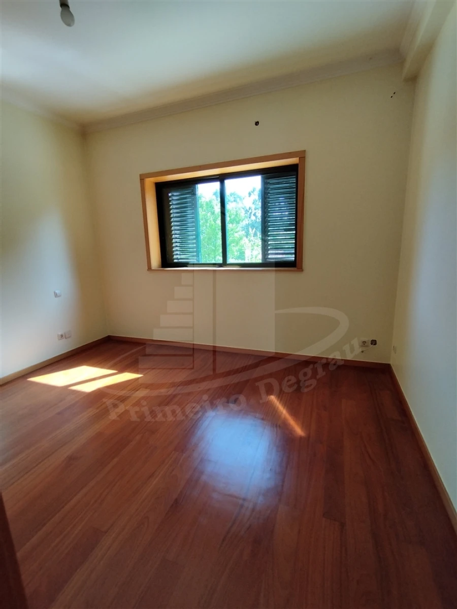 Moradia T4 para Venda em Lago Foto 15