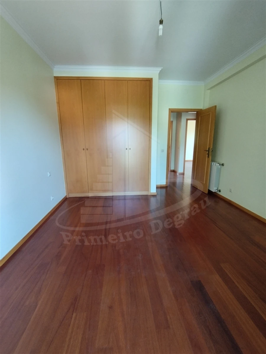 Moradia T4 para Venda em Lago Foto 21