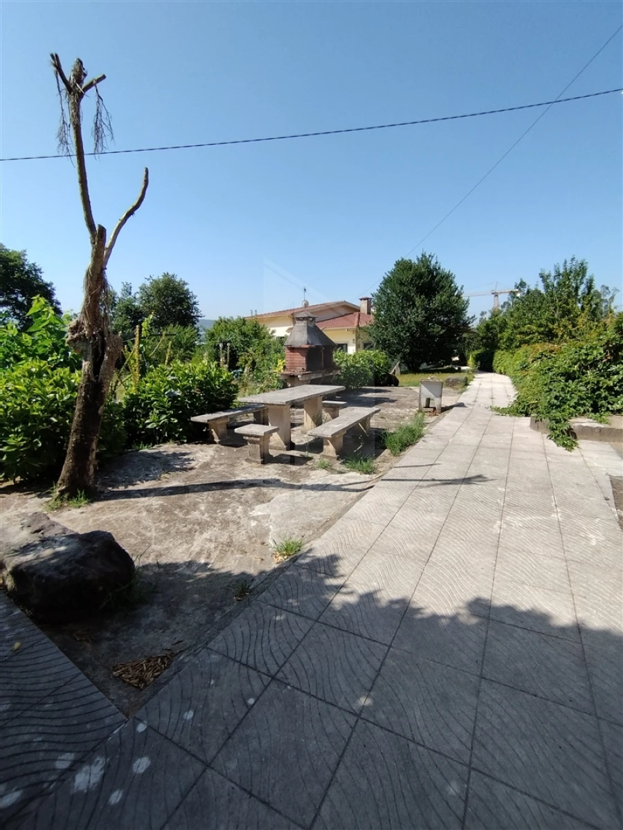 Moradia T4 para Venda em Lago Foto 44