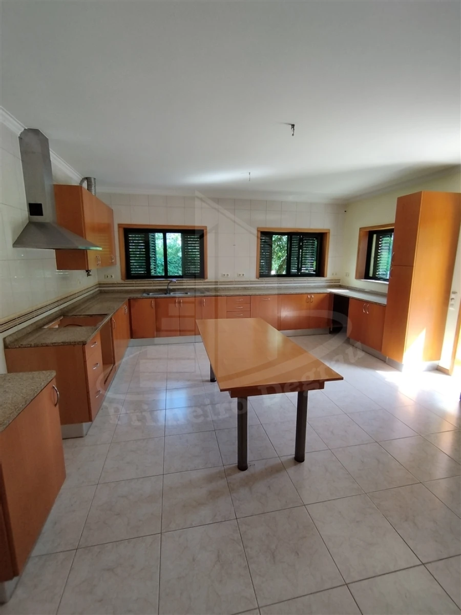 Moradia T4 para Venda em Lago Foto 9