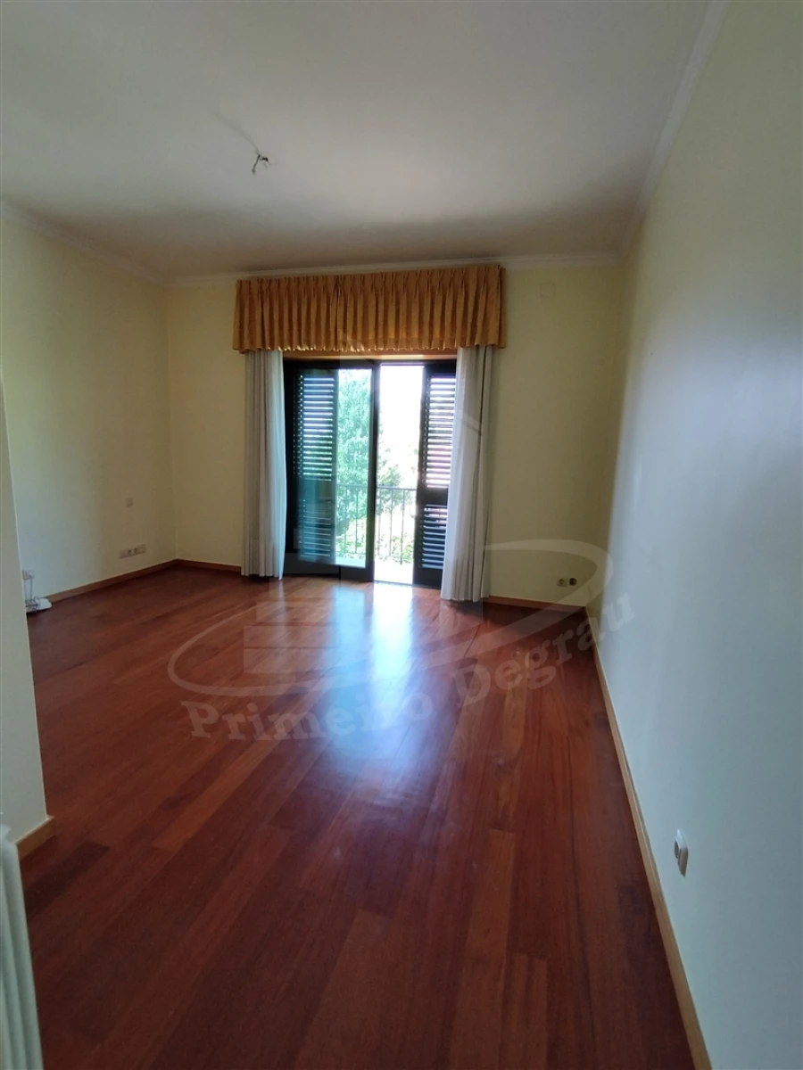 Moradia T4 para Venda em Lago Foto 23