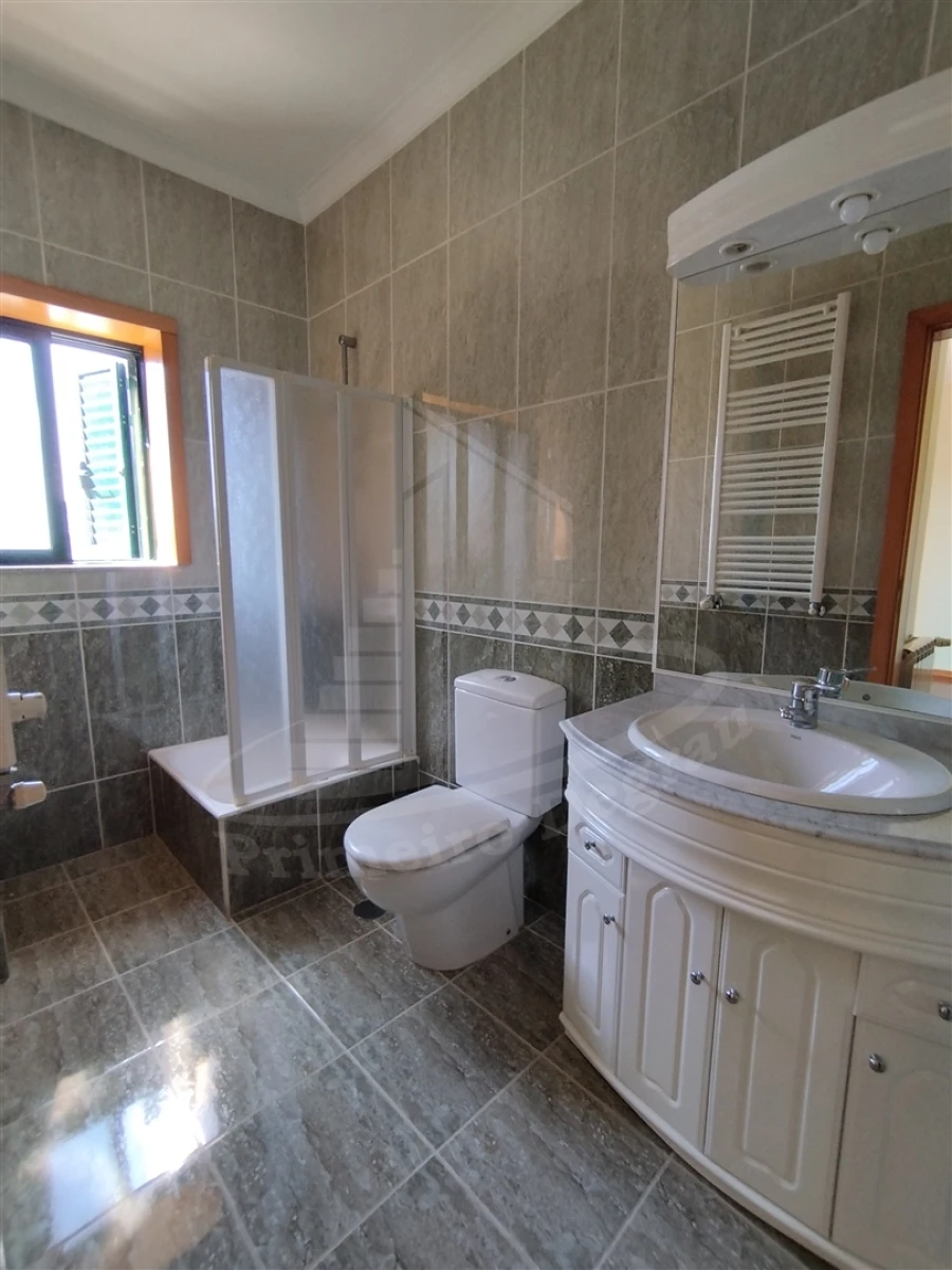 Moradia T4 para Venda em Lago Foto 17