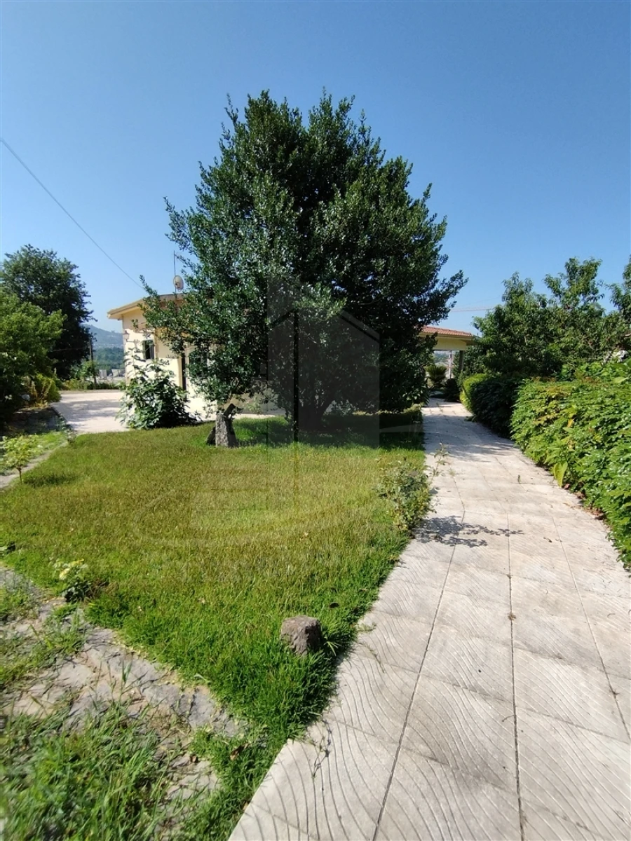 Moradia T4 para Venda em Lago Foto 31