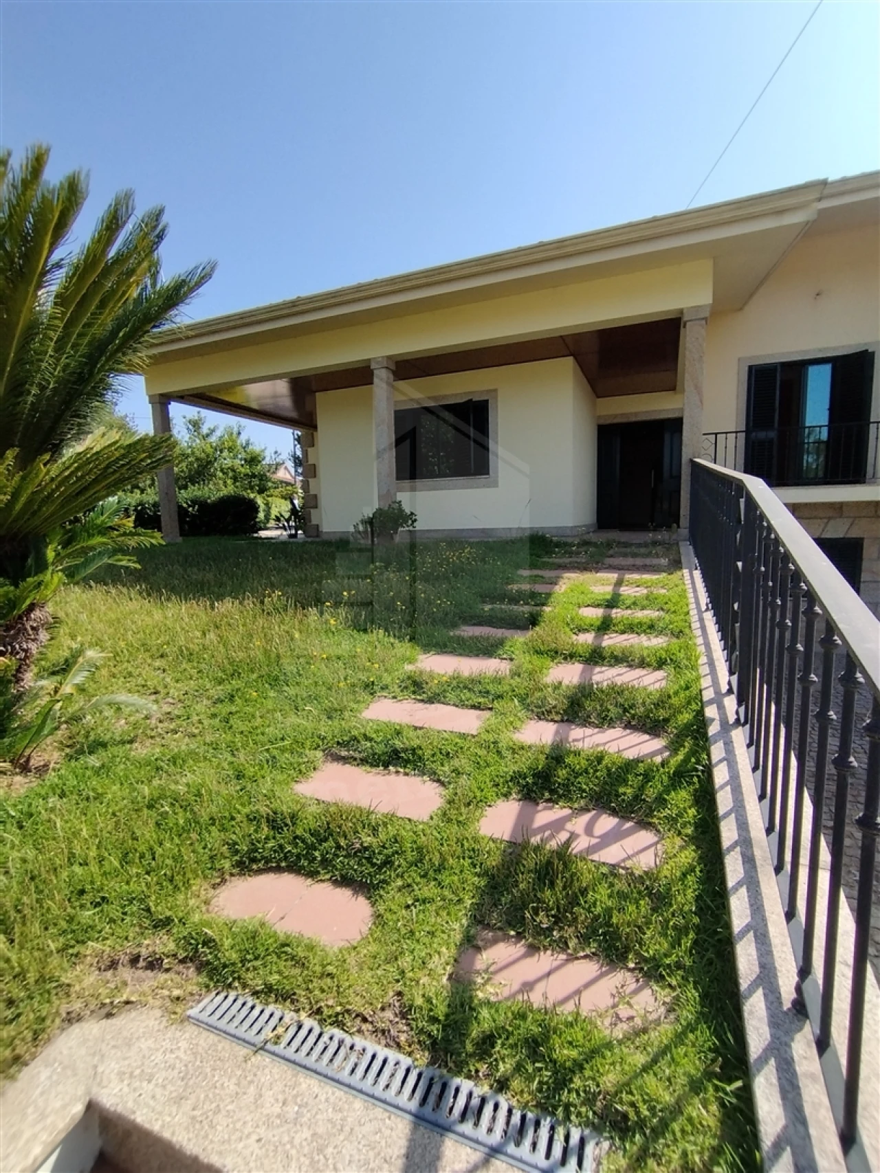 Moradia T4 para Venda em Lago Foto 4