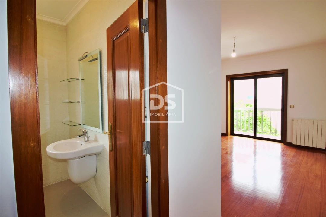 Moradia T4 para Venda em Freixo de Cima e de Baixo Foto 30