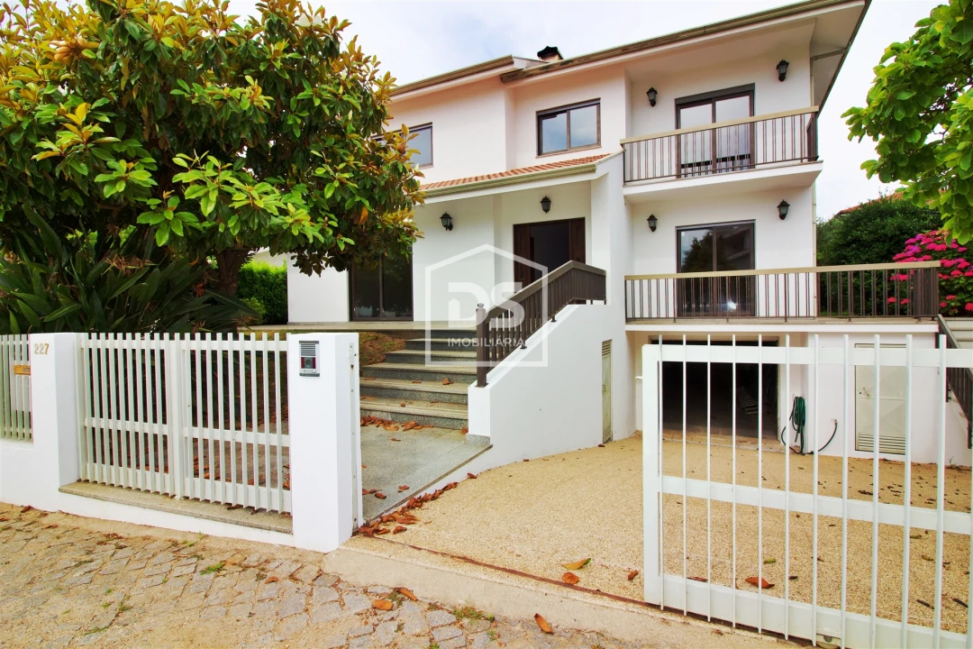 Moradia T4 para Venda em Freixo de Cima e de Baixo Foto 3