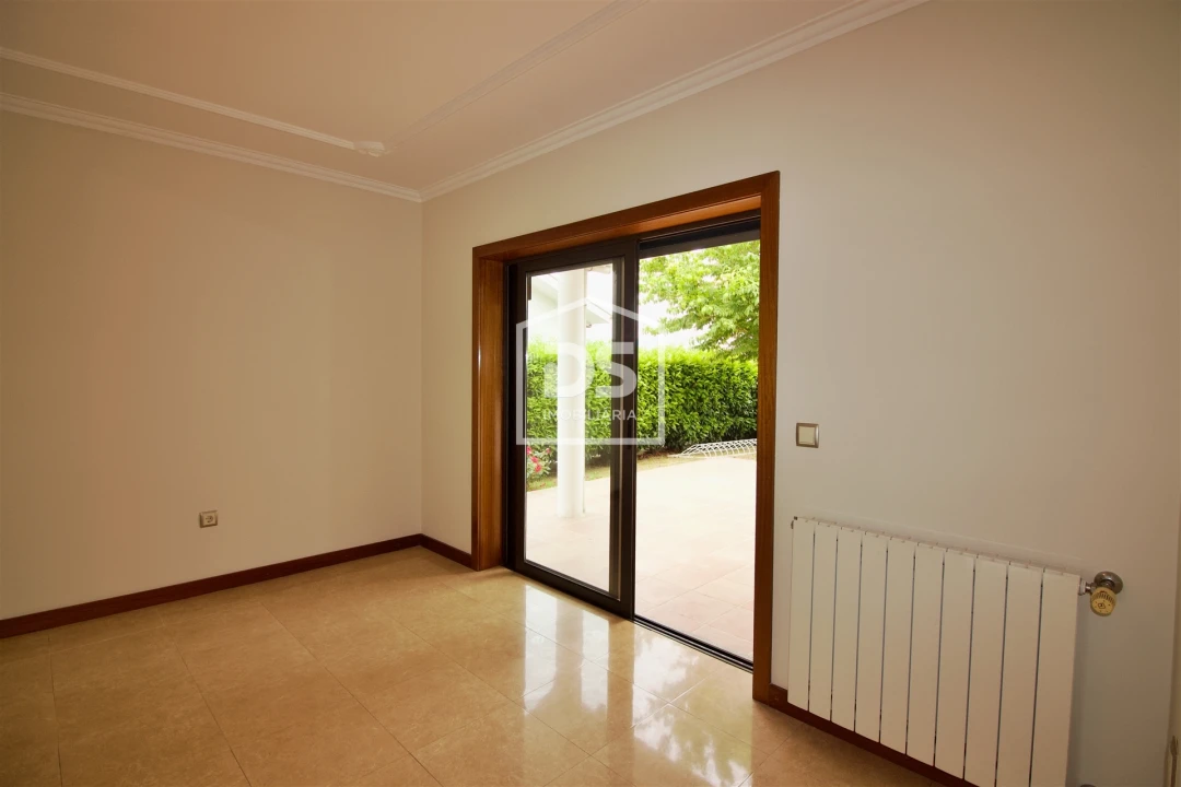 Moradia T4 para Venda em Freixo de Cima e de Baixo Foto 12