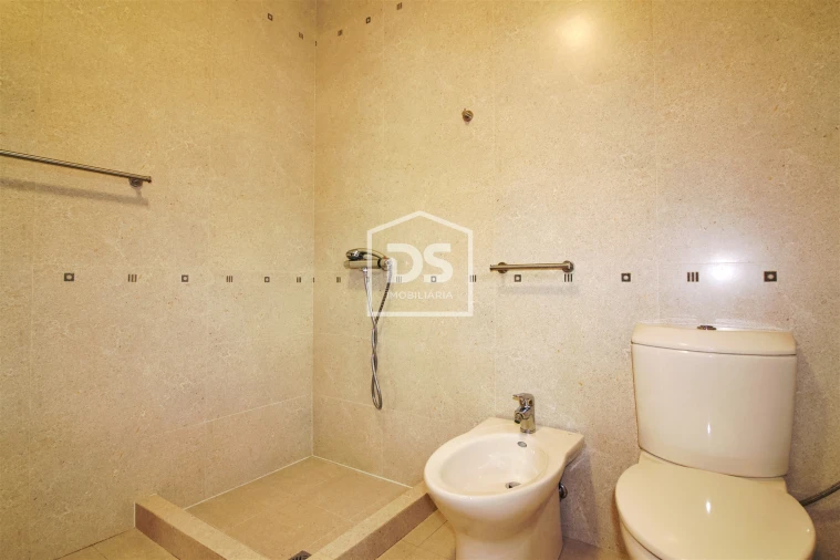 Moradia T4 para Venda em Freixo de Cima e de Baixo Foto 19