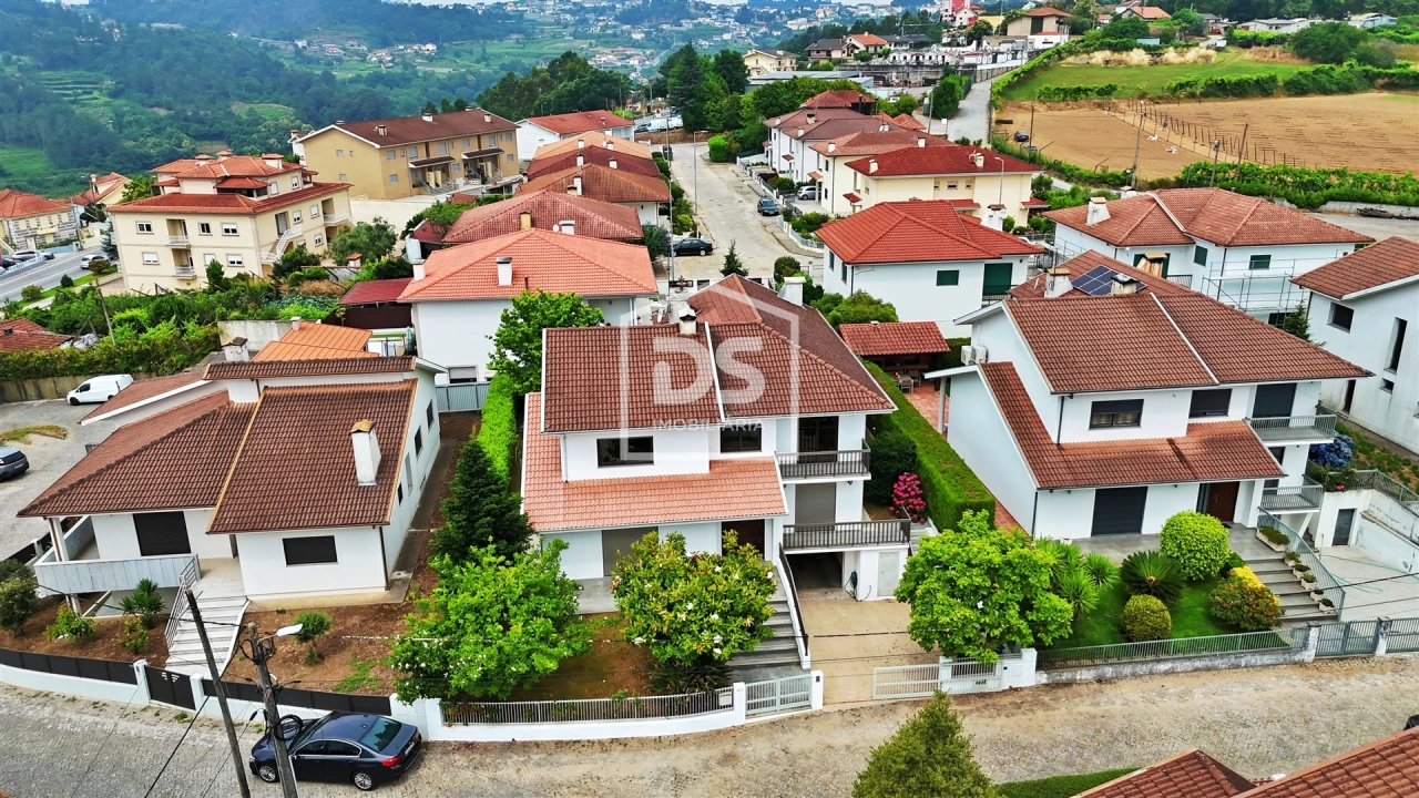 Moradia T4 para Venda em Freixo de Cima e de Baixo Foto 14