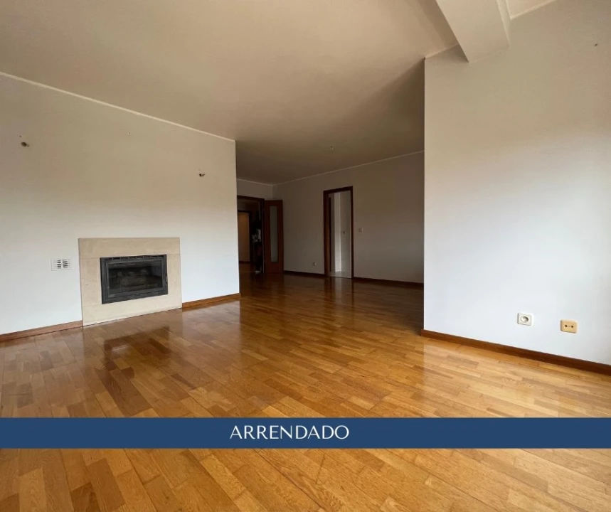 Apartamento T4 para Arrendamento em São Mamede de Infesta e Senhora da Hora Foto 1
