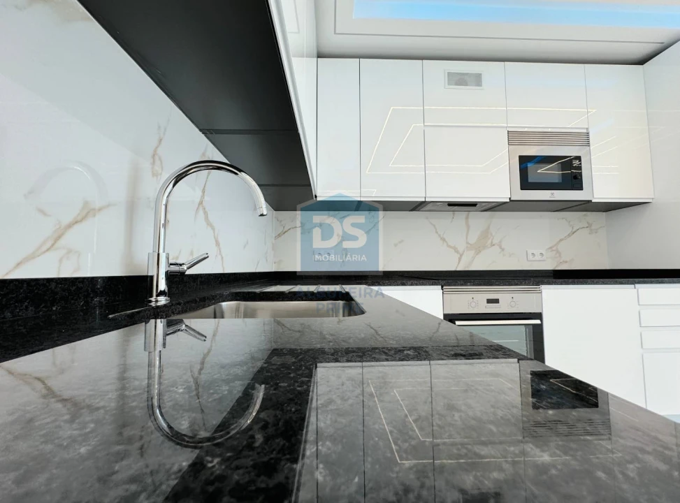 Apartamento T3 para Venda em Quarteira Foto 6