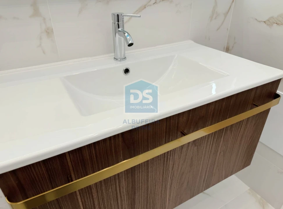 Apartamento T3 para Venda em Quarteira Foto 9
