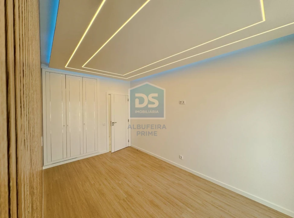 Apartamento T3 para Venda em Quarteira Foto 38
