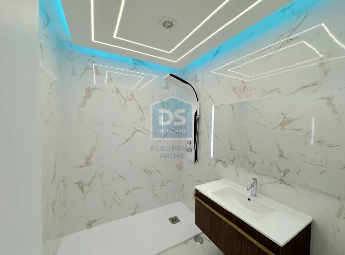 Apartamento T3 para Venda em Quarteira Foto 17