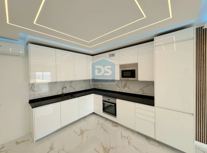Apartamento T3 para Venda em Quarteira Foto 5