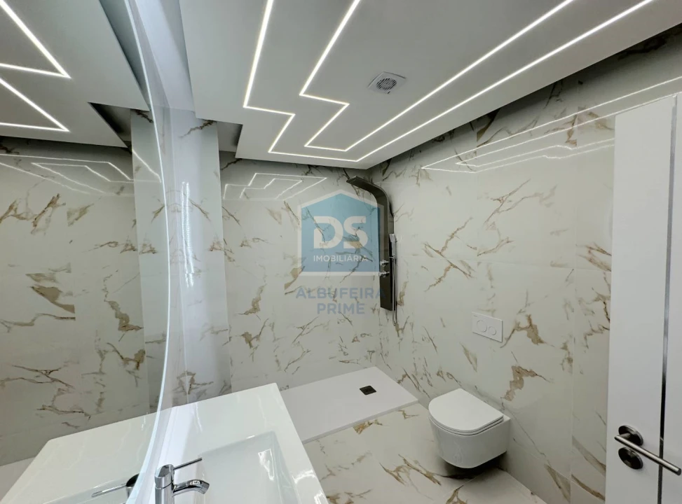 Apartamento T3 para Venda em Quarteira Foto 34
