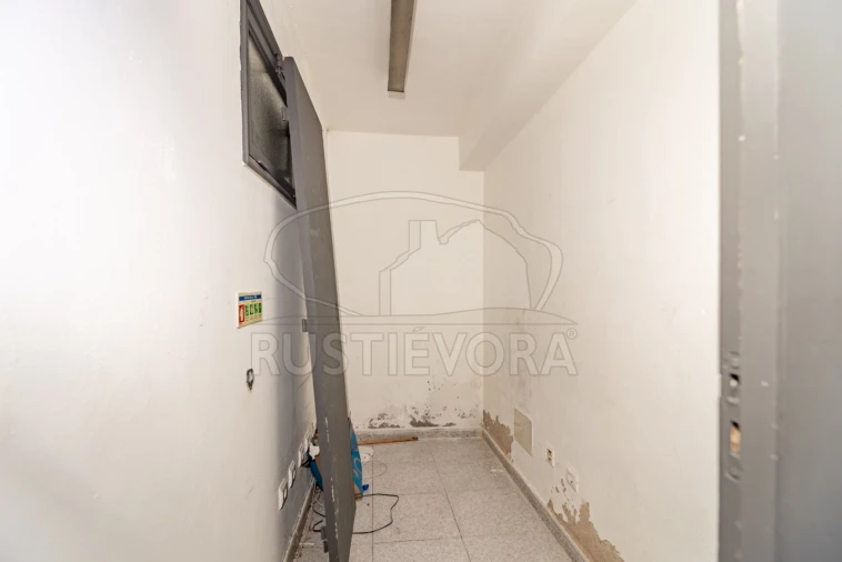 Loja para Venda em Évora (São Mamede, Sé, São Pedro e Santo Antão) Foto 9