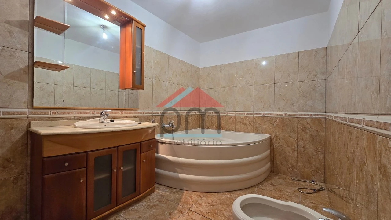 Moradia T2 para Venda em Cossourado e Linhares Foto 6