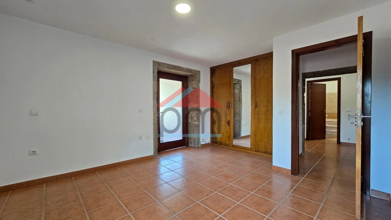 Moradia T2 para Venda em Cossourado e Linhares Foto 8