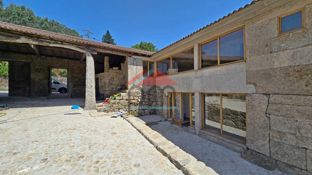 Moradia T2 para Venda em Cossourado e Linhares Foto 20