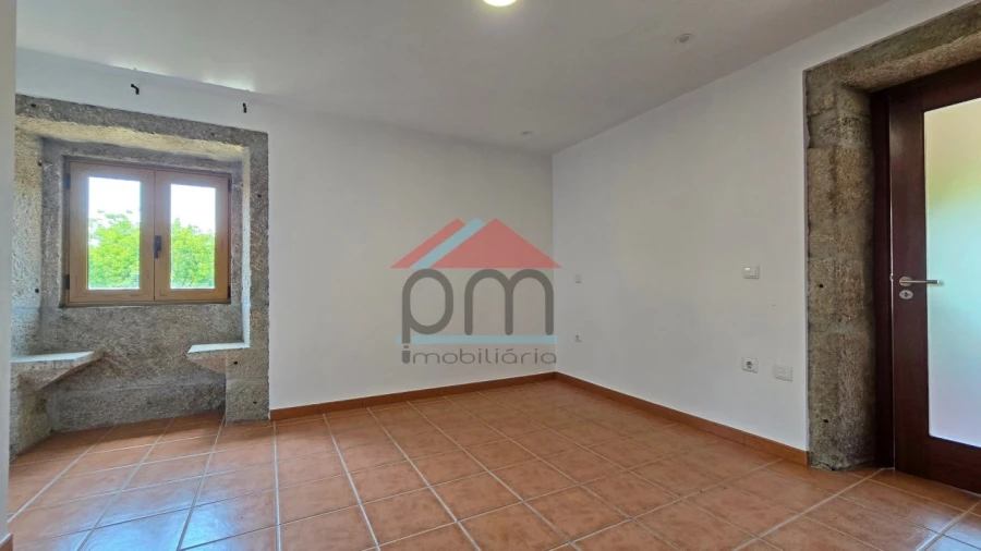 Moradia T2 para Venda em Cossourado e Linhares Foto 7