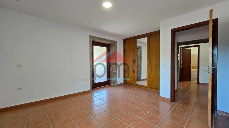 Moradia T2 para Venda em Cossourado e Linhares Foto 8