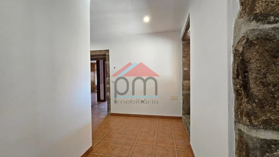 Moradia T2 para Venda em Cossourado e Linhares Foto 9