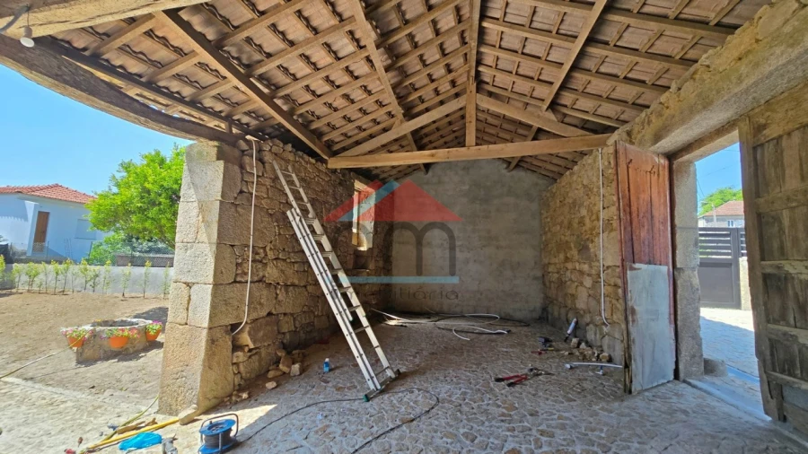 Moradia T2 para Venda em Cossourado e Linhares Foto 16