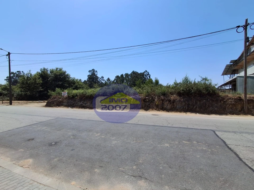 Terreno para Venda em Milheiros de Poiares Foto 2