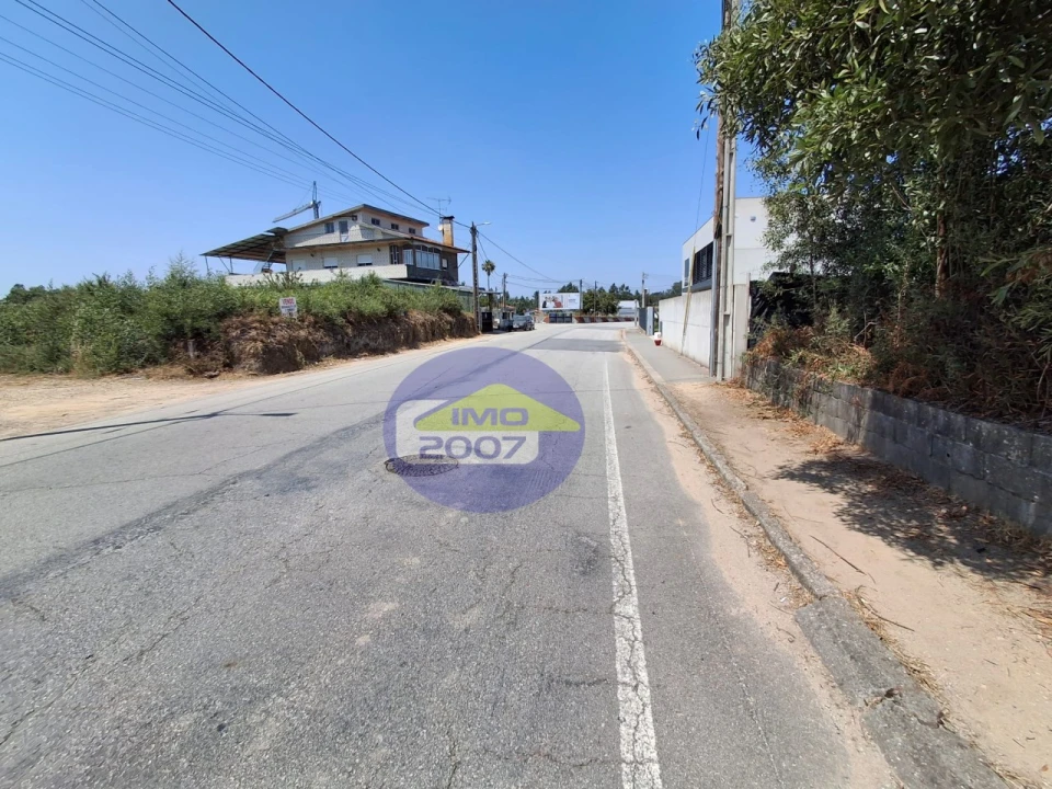 Terreno para Venda em Milheiros de Poiares Foto 3