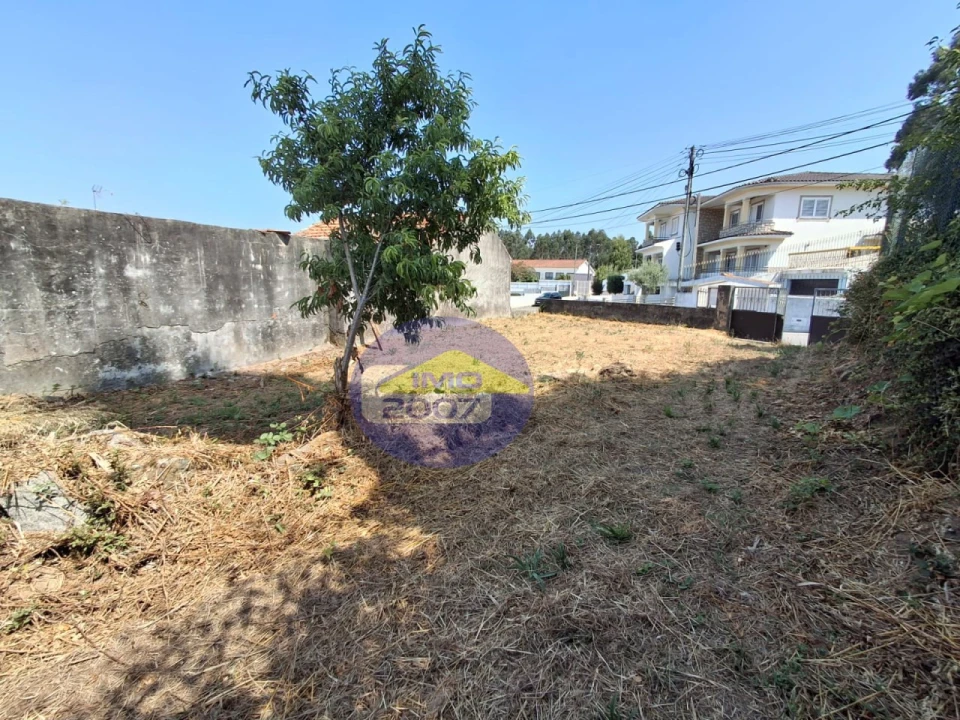 Terreno para Venda em Milheiros de Poiares Foto 8