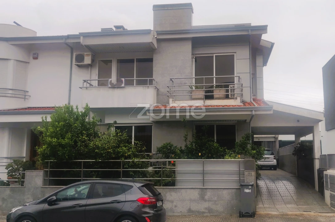 Moradia T4 para Venda em Cidade da Maia Foto 35