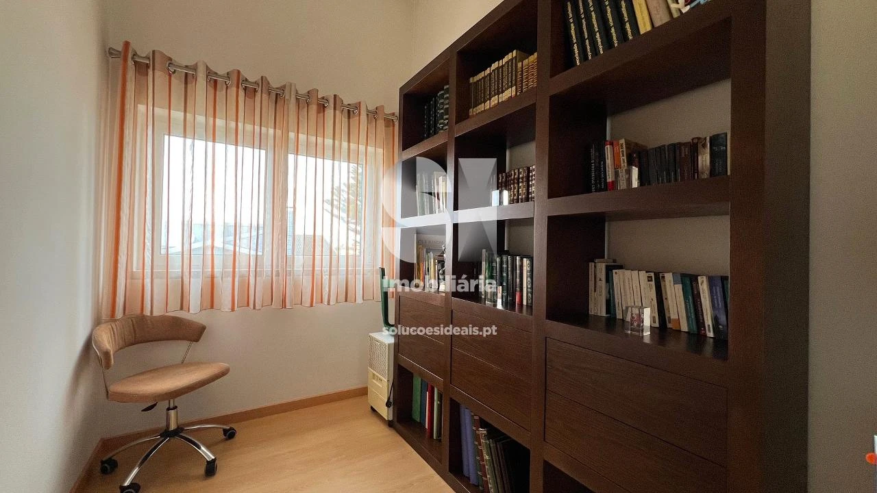 Moradia T5 para Venda em Vieira de Leiria Foto 16