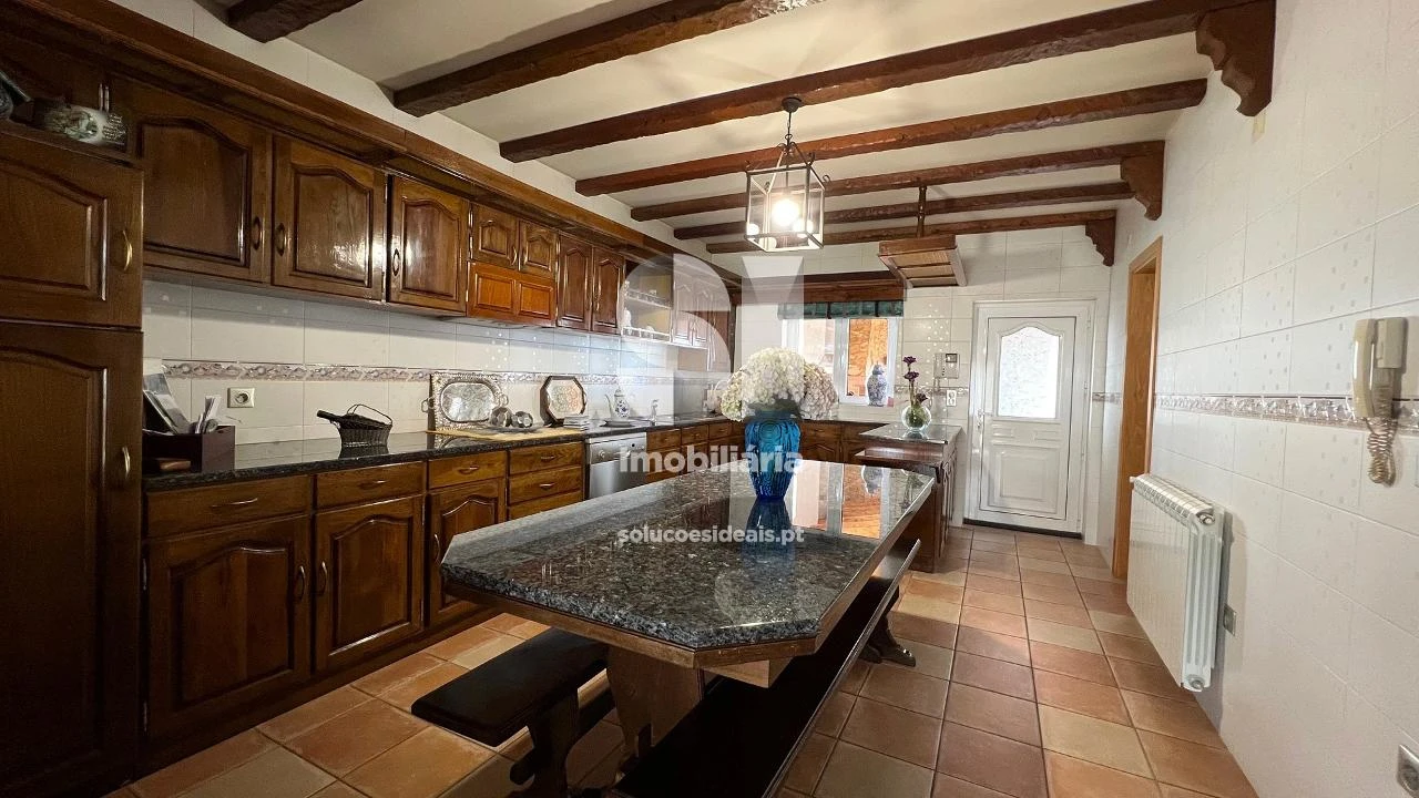 Moradia T5 para Venda em Vieira de Leiria Foto 9