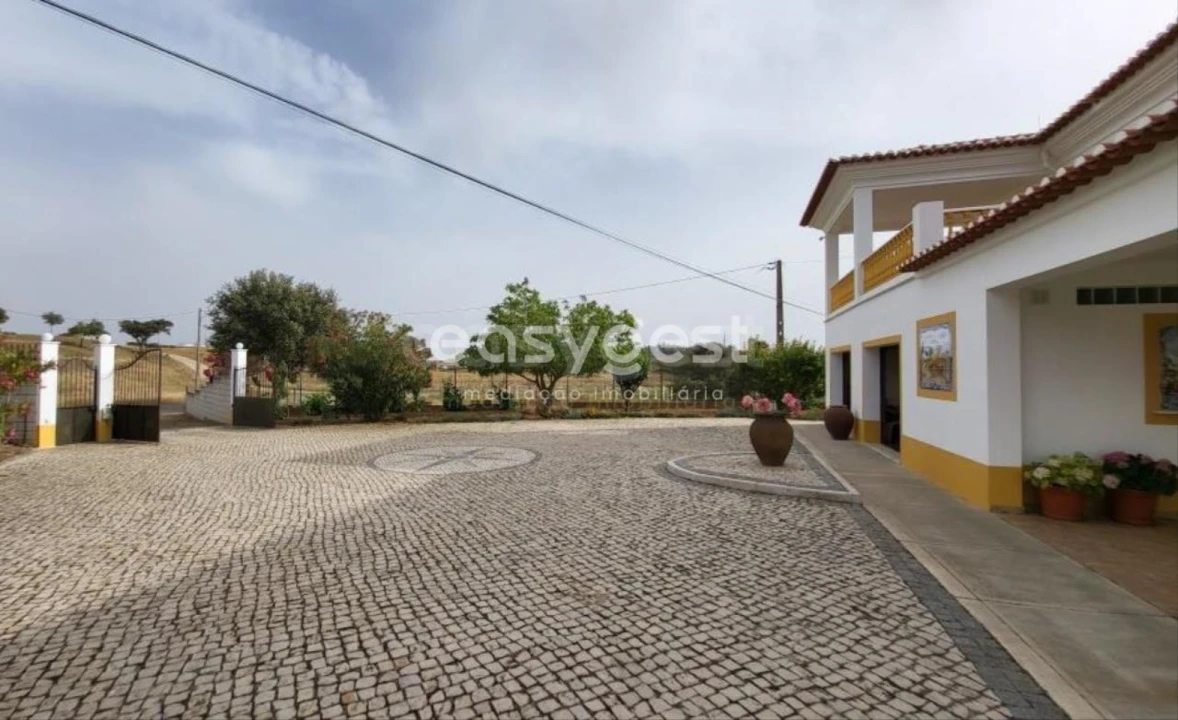 Quinta T4 para Venda em Ourique Foto 1